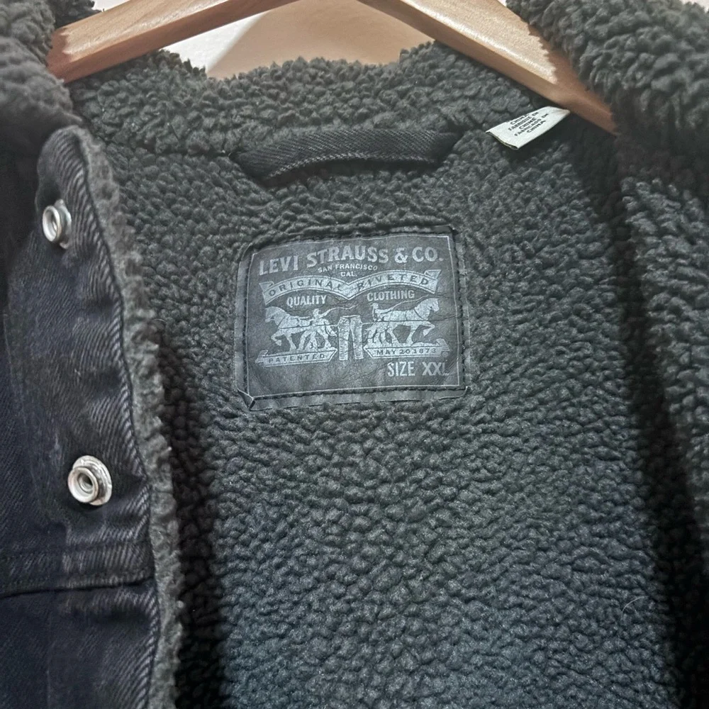 Levi's Black Sherpa Collar Denim Trucker Jacket - Picture 3 of 3
